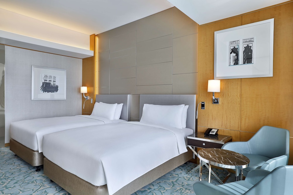 Hilton Dubai Palm Jumeirah 13