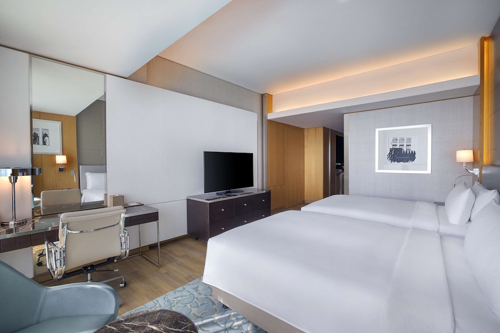 Hilton Dubai Palm Jumeirah 18