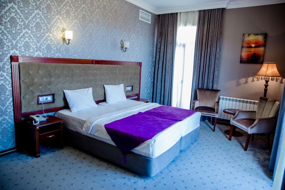 Capitol Hotel 4