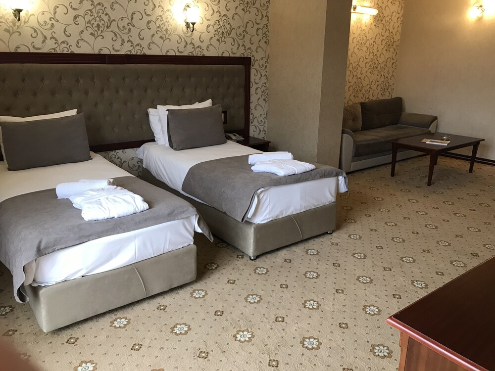 Capitol Hotel 6