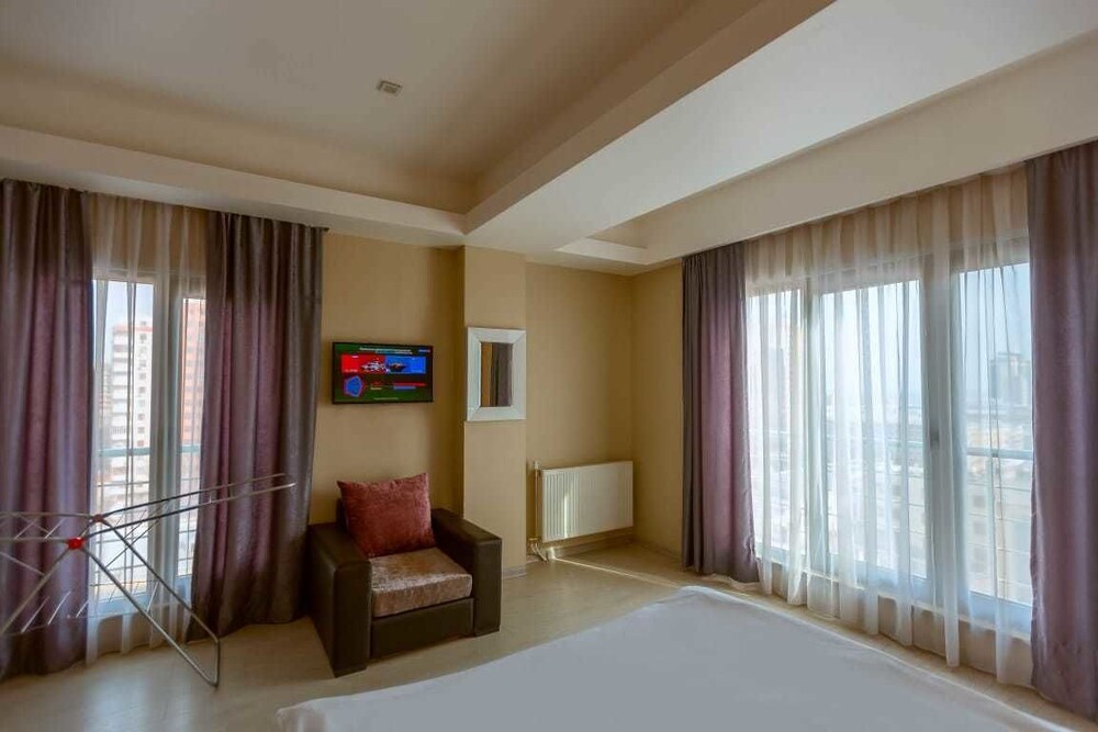 Hotel Diplomat Suites 3