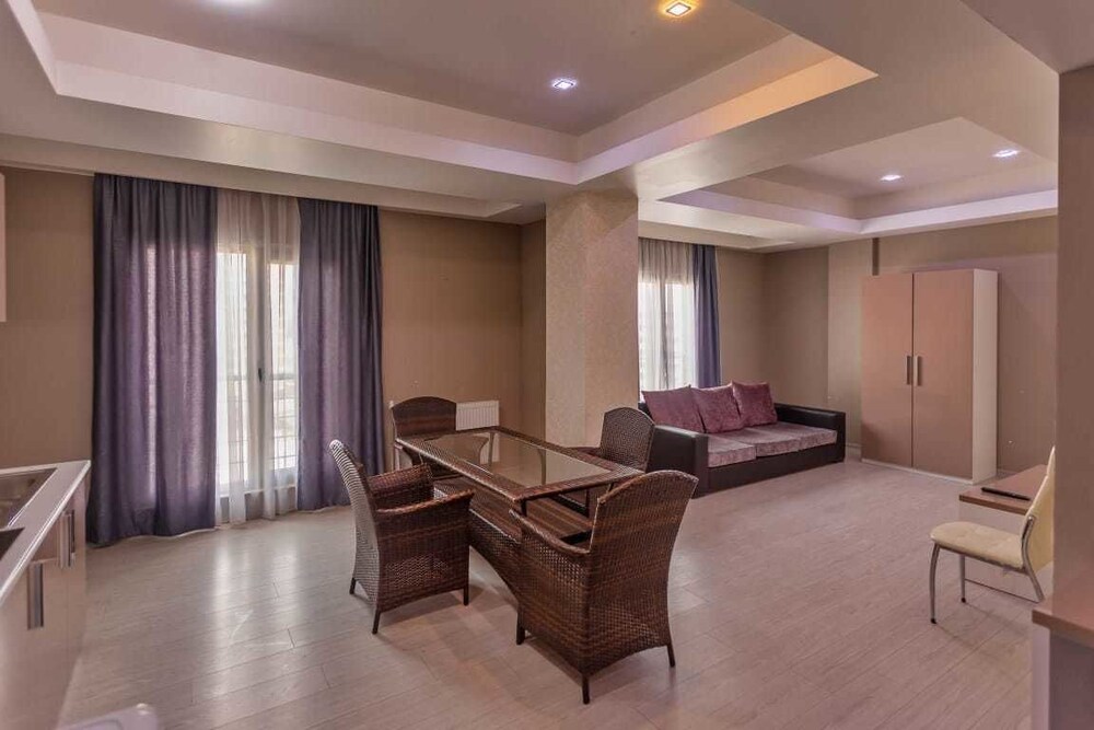 Hotel Diplomat Suites 1