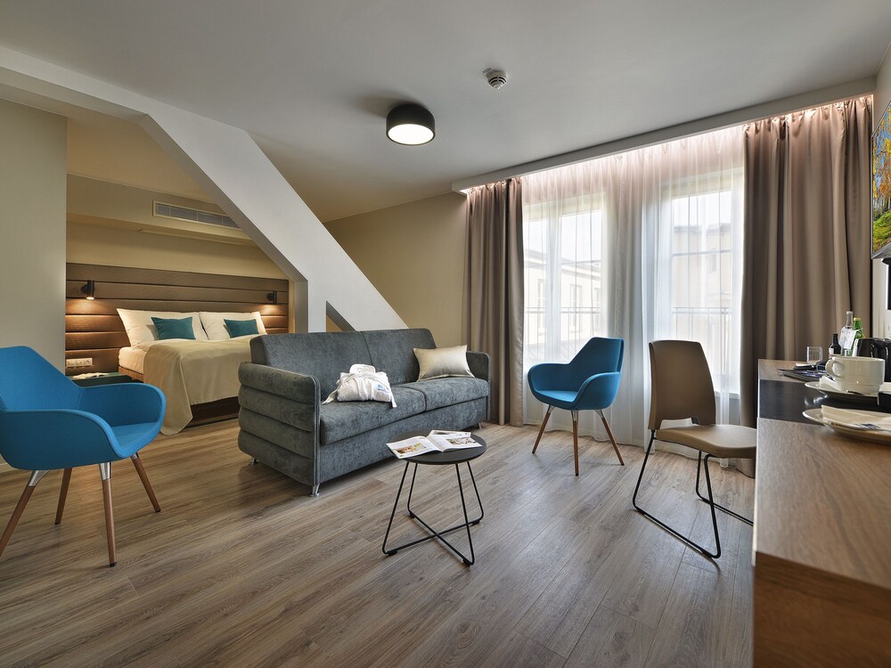 EA Hotel New Town 1
