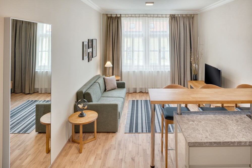 Louren Apartments 9