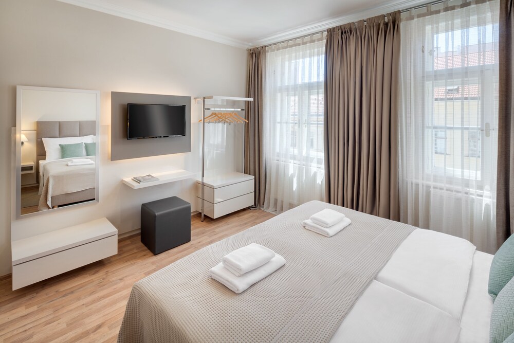 Louren Apartments 2