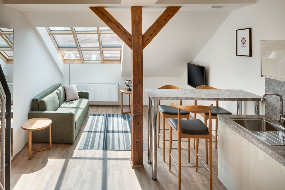 Louren Apartments 6