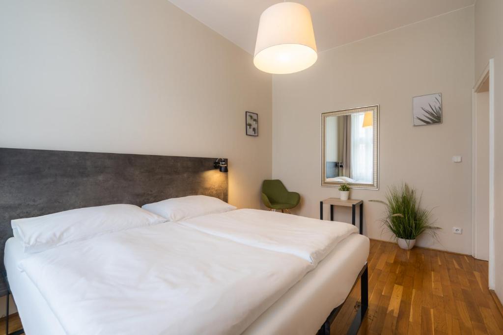 EA ApartHotel Melantrich 19