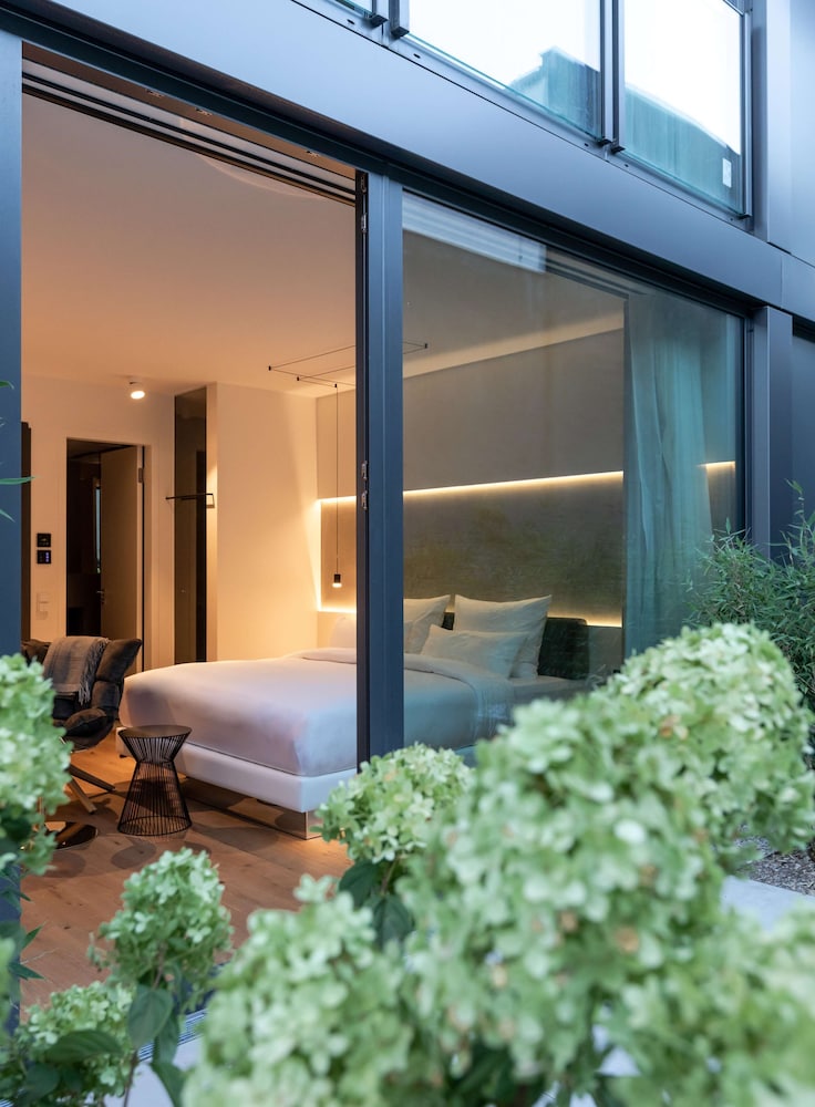 KPM Hotel & Residences 23