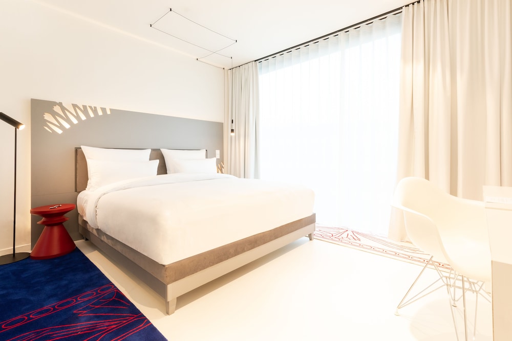 KPM Hotel & Residences 14