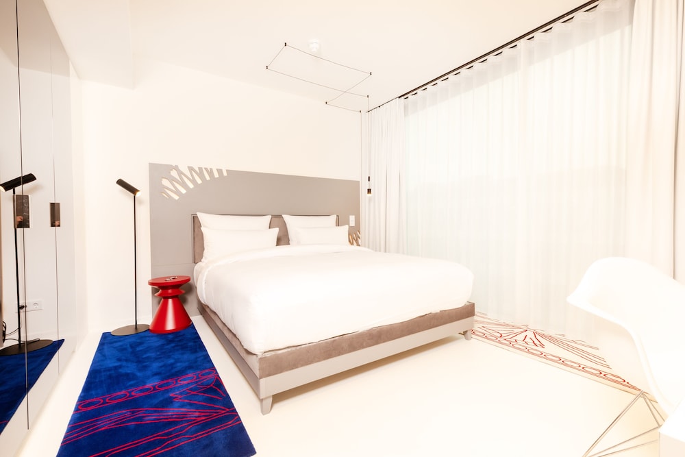 KPM Hotel & Residences 19