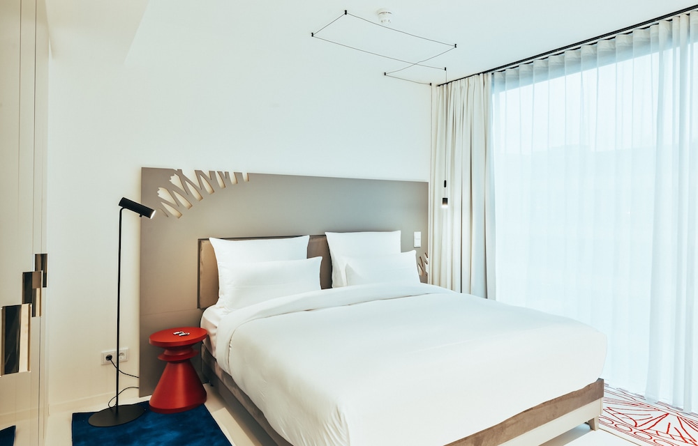 KPM Hotel & Residences 11