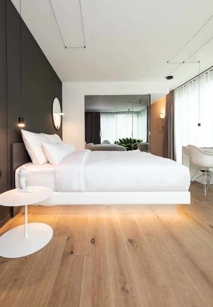 KPM Hotel & Residences 9