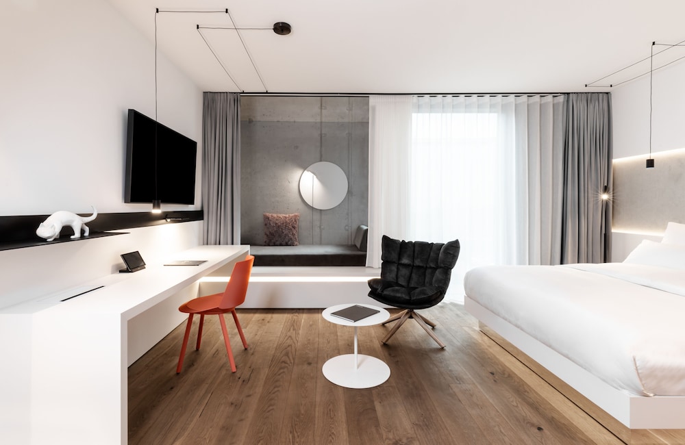 KPM Hotel & Residences 10
