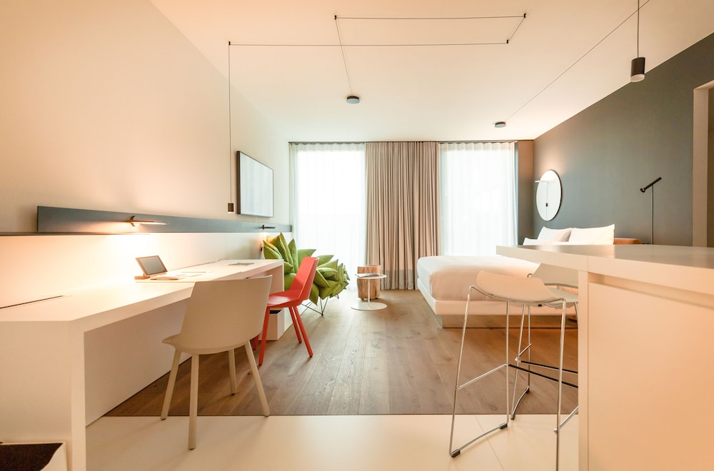 KPM Hotel & Residences 21