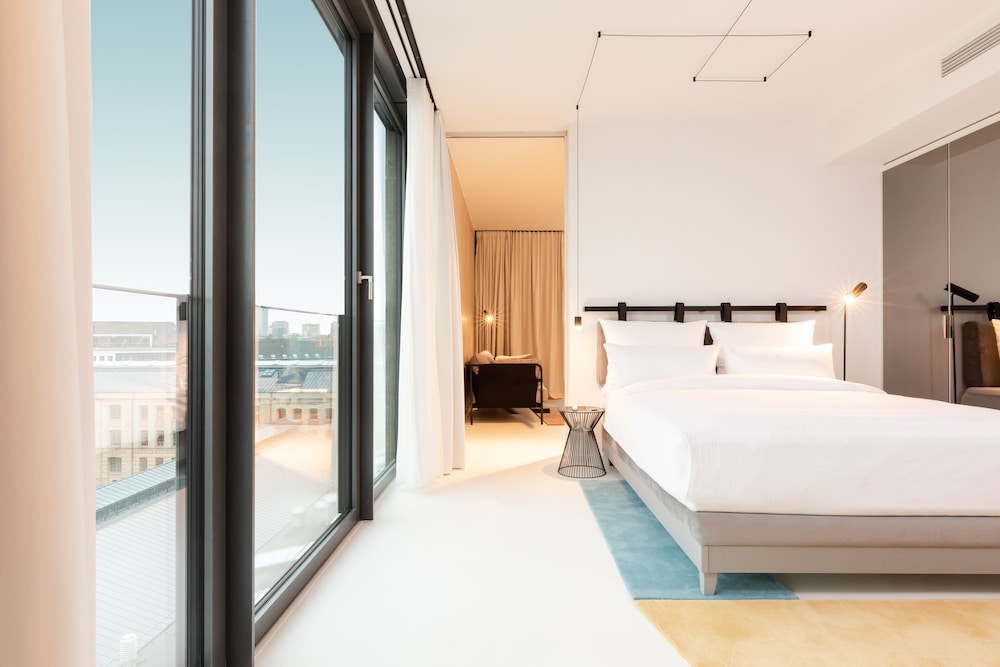 KPM Hotel & Residences 17