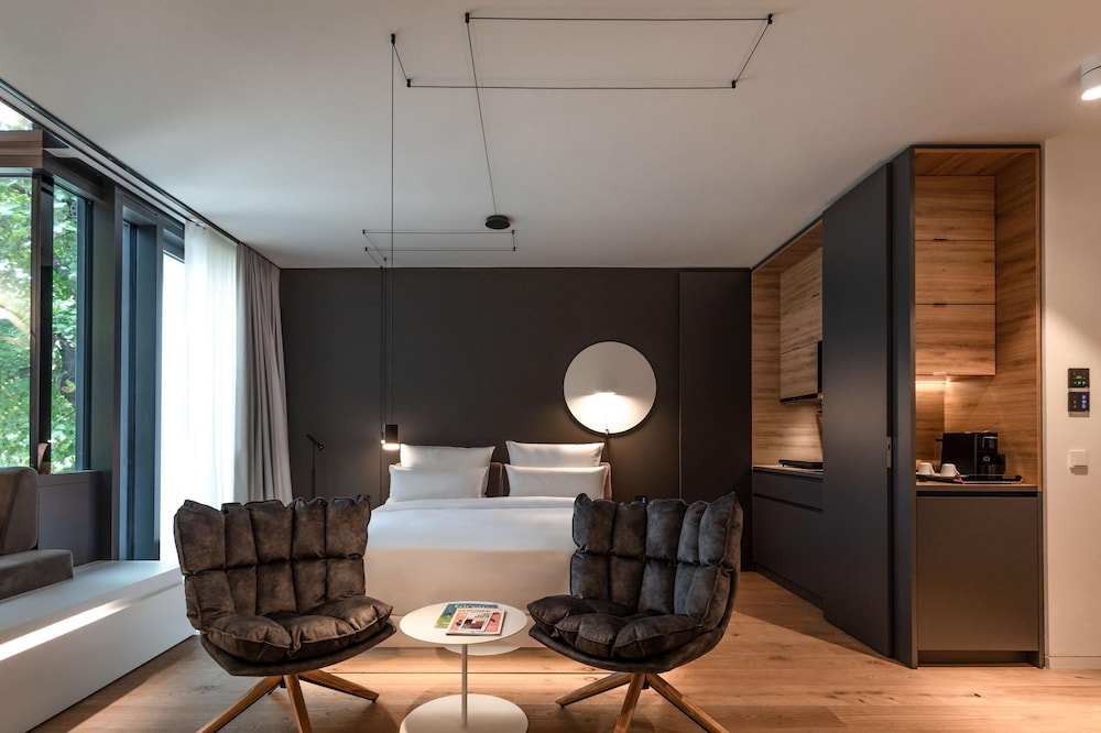 KPM Hotel & Residences 22