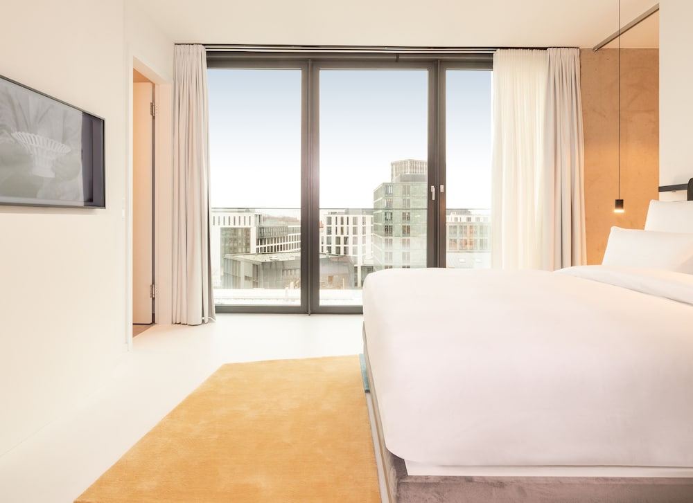 KPM Hotel & Residences 16