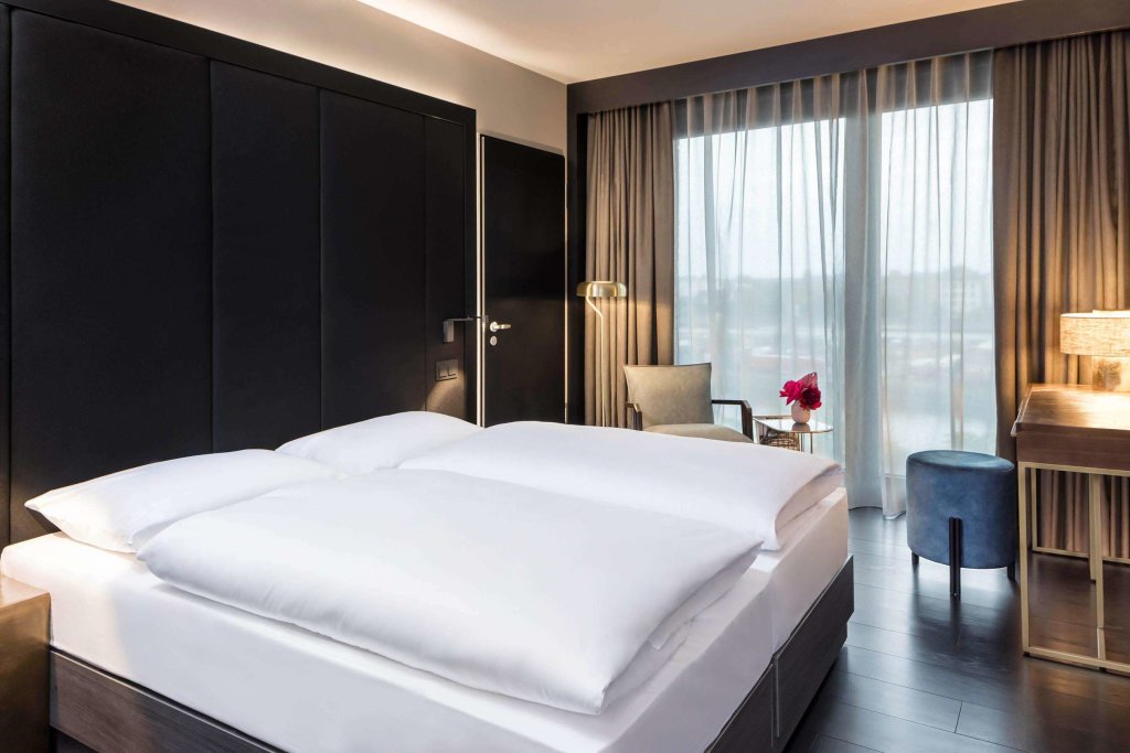 Hotel AMANO East Side 24