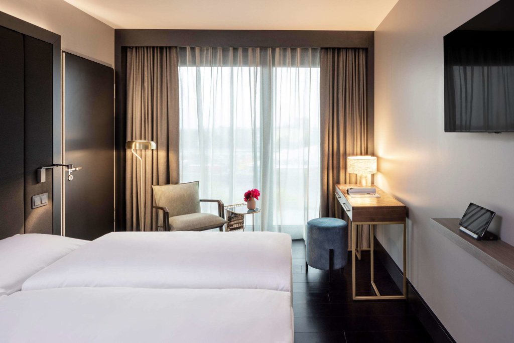 Hotel AMANO East Side 21