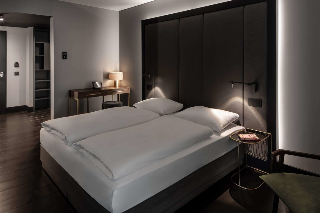 Hotel AMANO East Side 1
