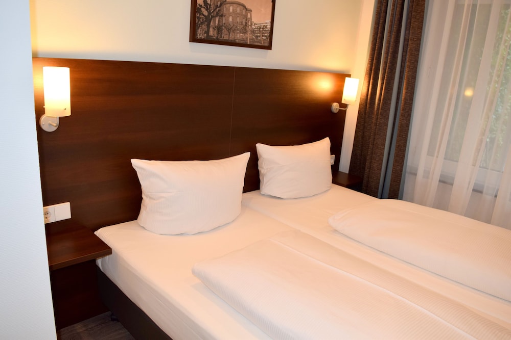 TRIP INN Hotel Budget Messe 8