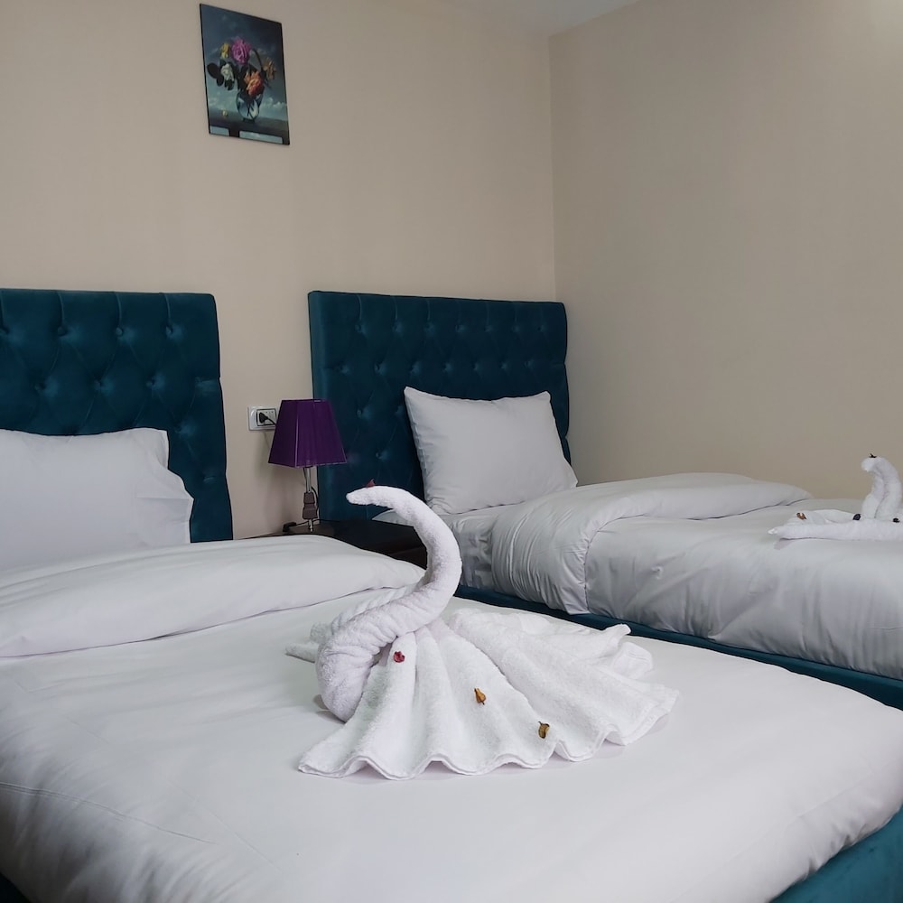Golden Pyramids View Inn 3