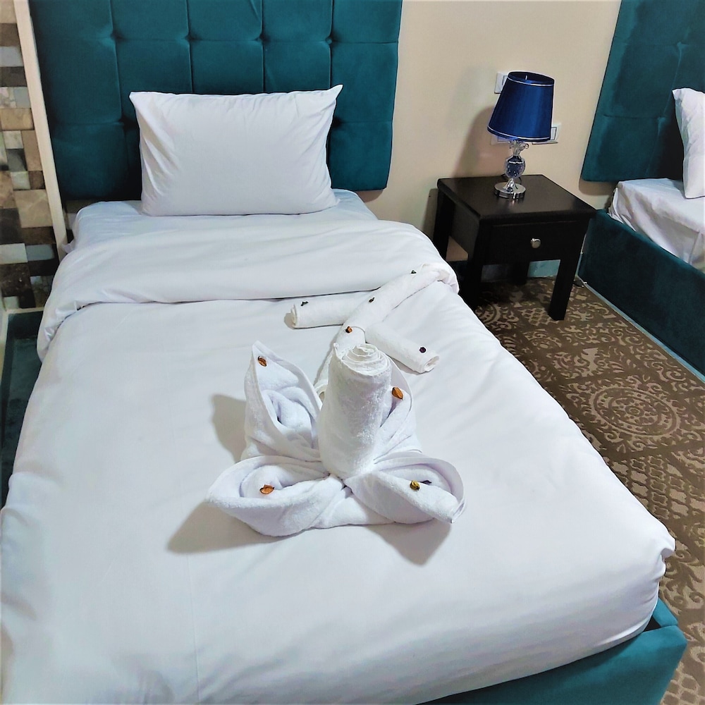 Golden Pyramids View Inn 5