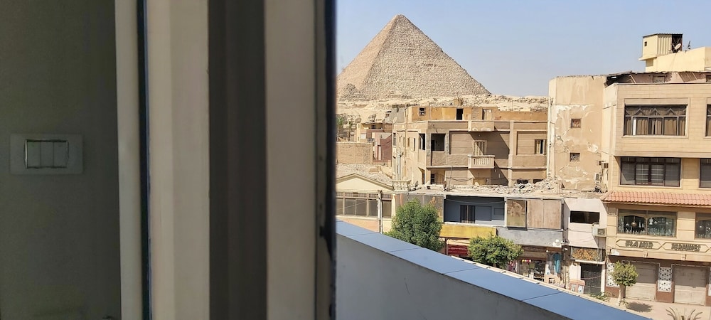 Golden Pyramids View Inn 15