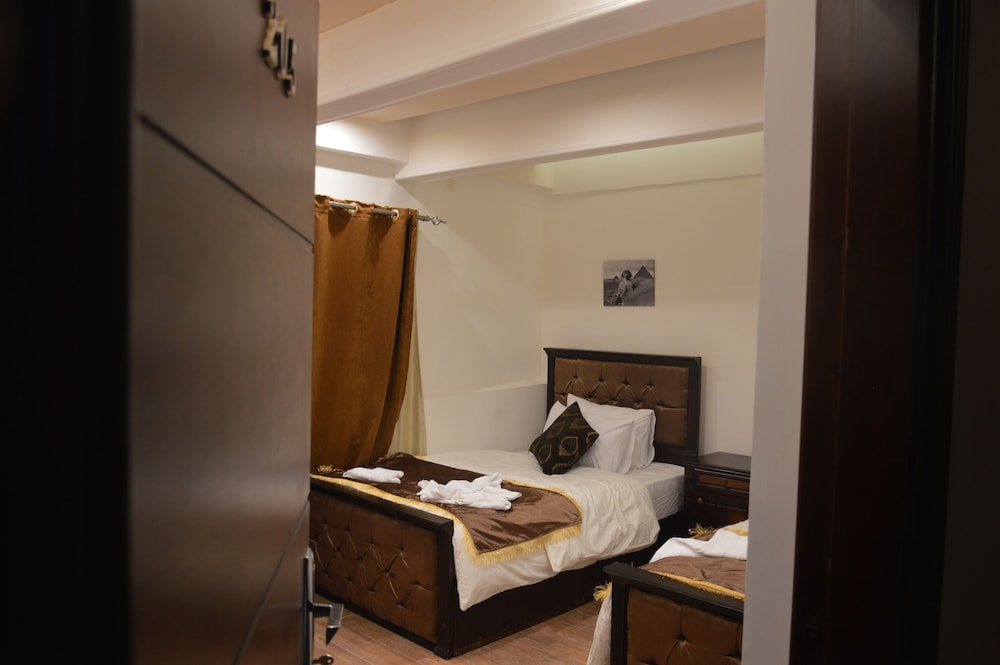 Pyramids Top Inn 10