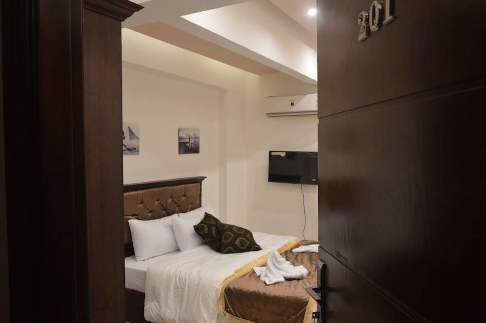 Pyramids Top Inn 6