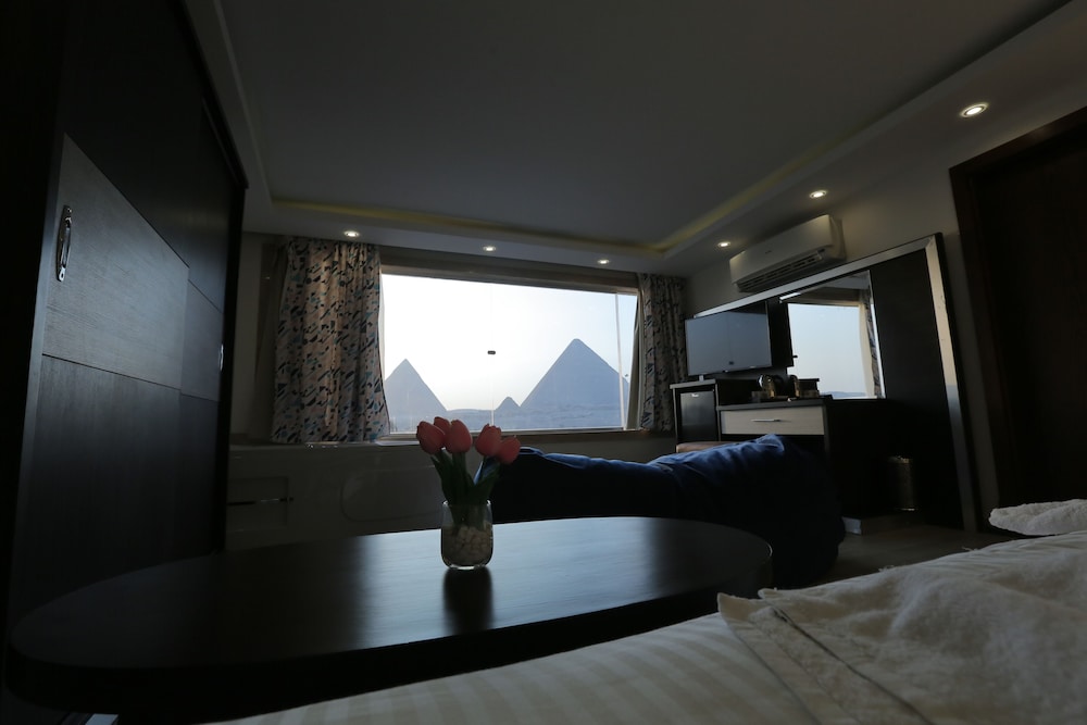 Pyramid Edge 19