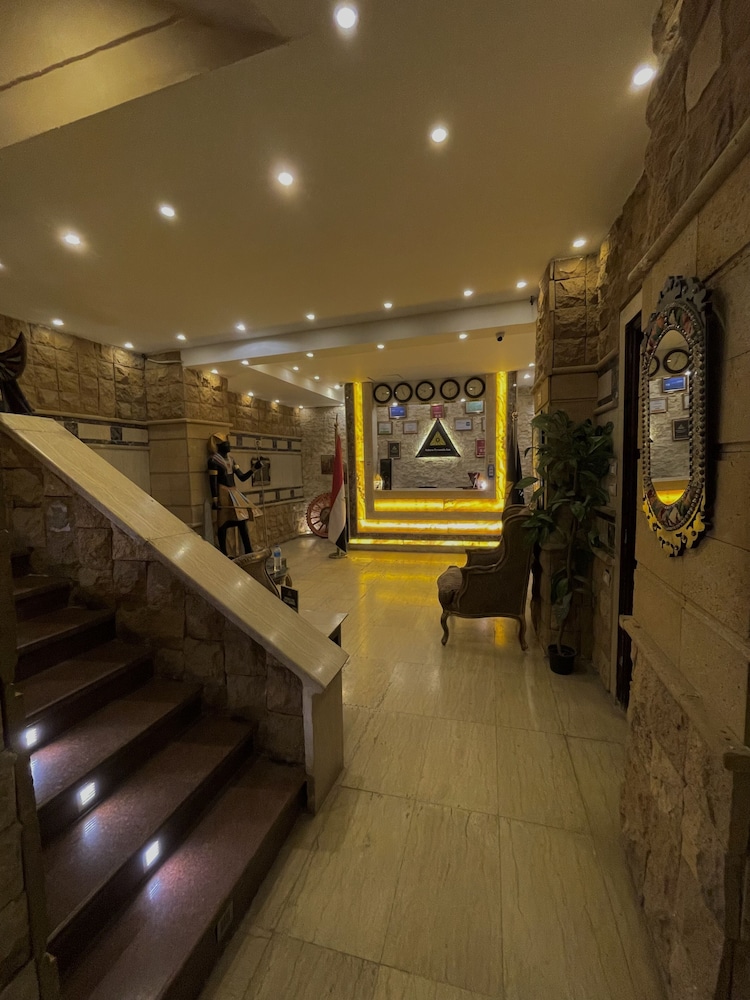 Sahara Pyramids Inn 3