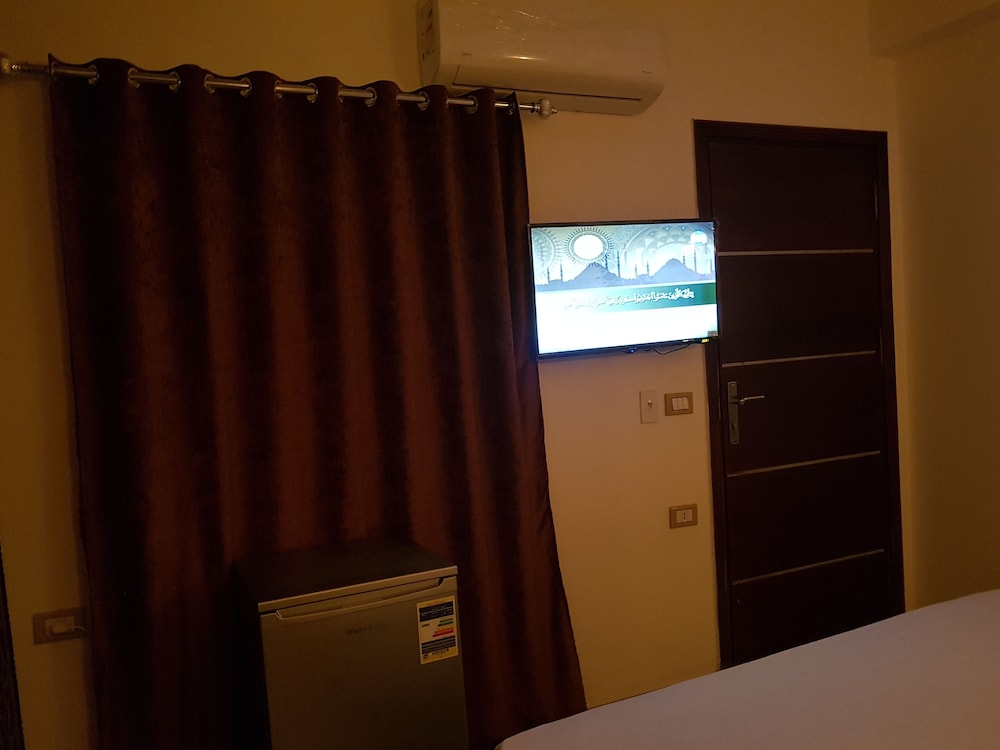 Sahara Pyramids Inn 15