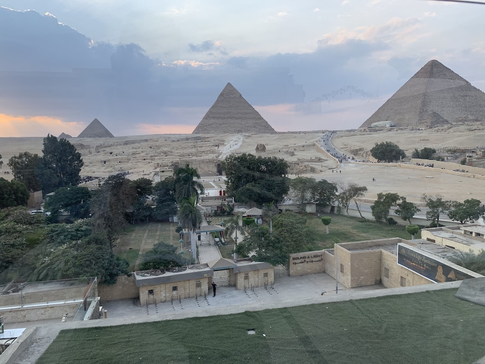 Sahara Pyramids Inn 18