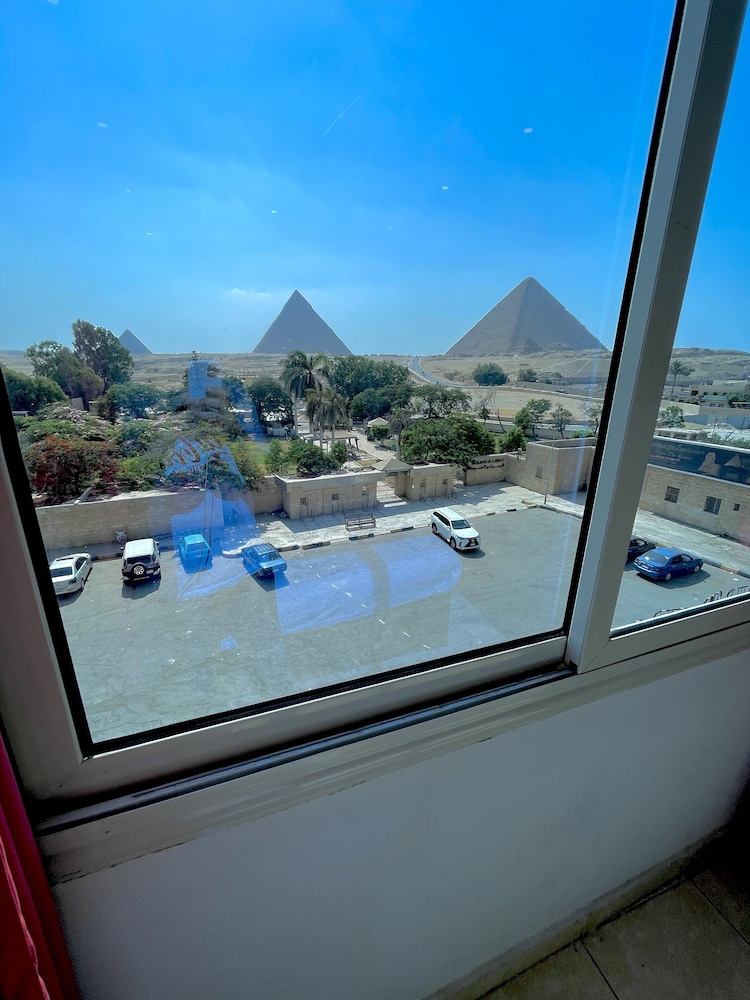 Sahara Pyramids Inn 22