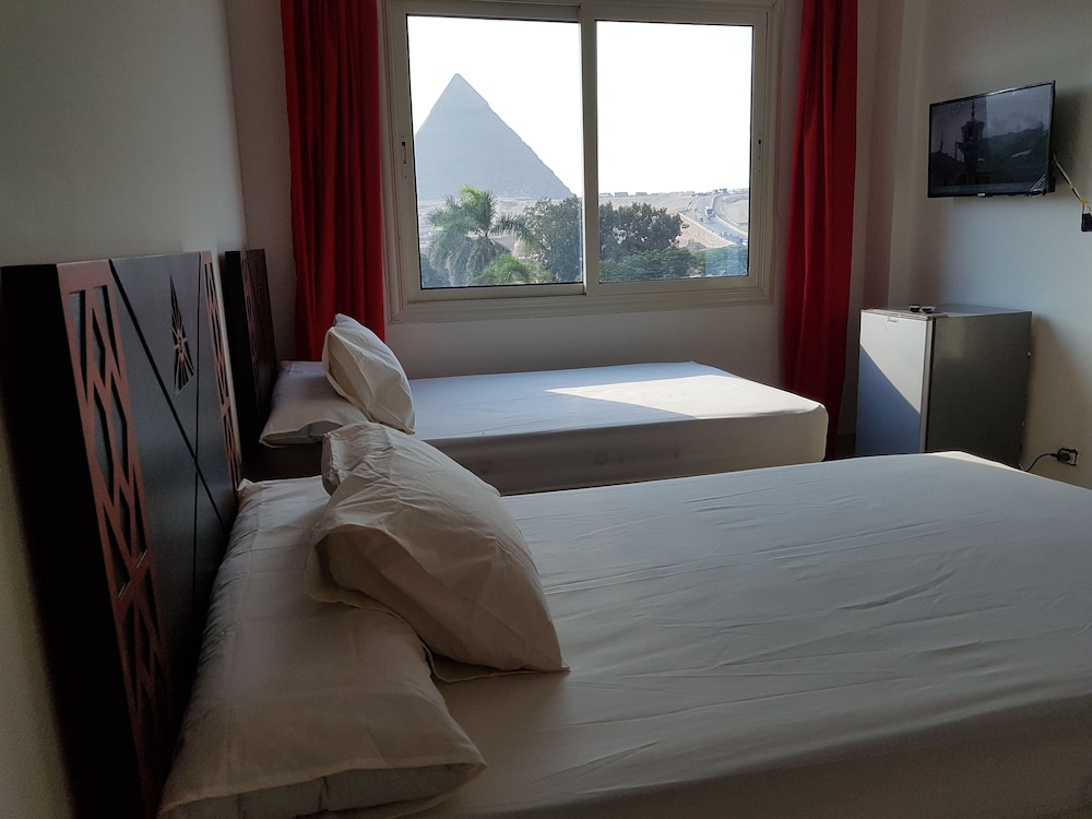 Sahara Pyramids Inn 7