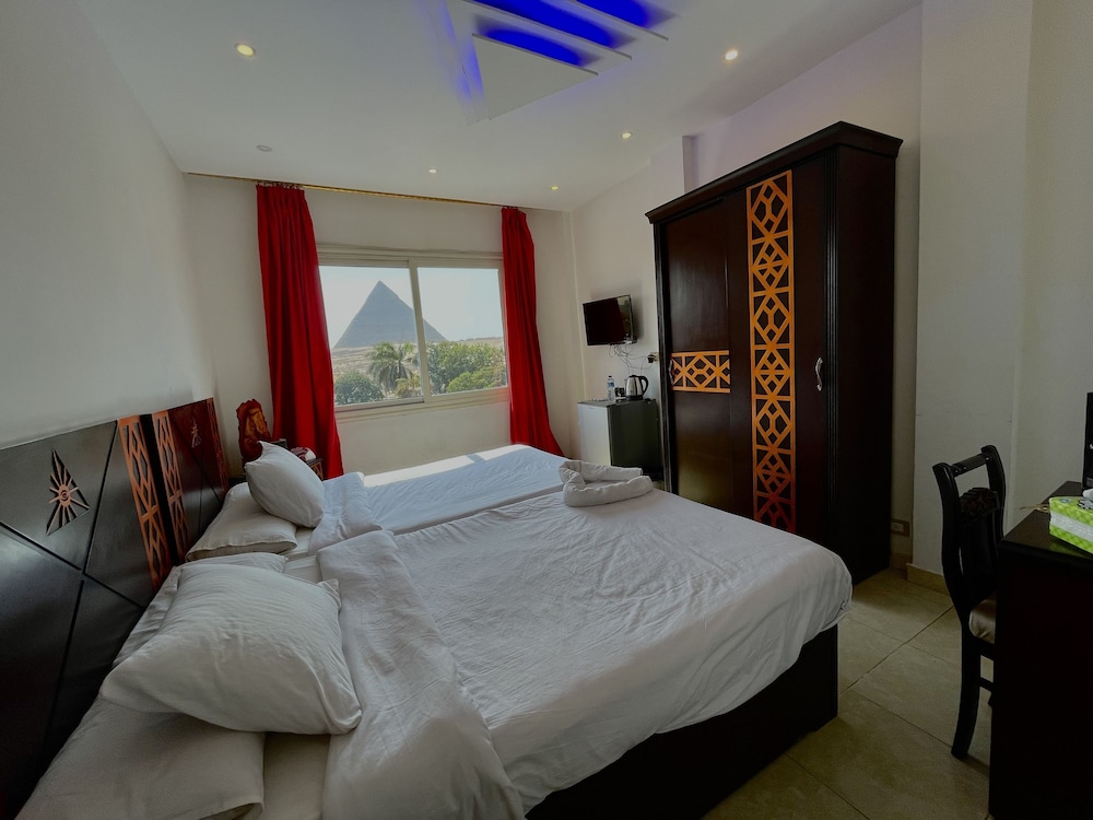 Sahara Pyramids Inn 21