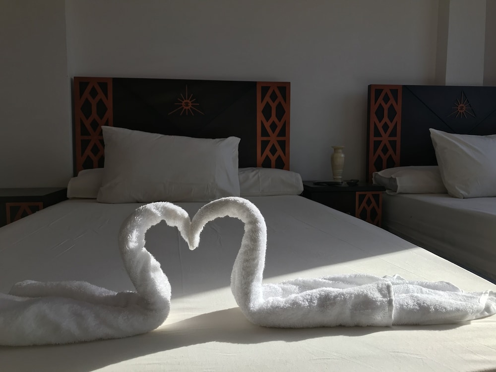 Sahara Pyramids Inn 12