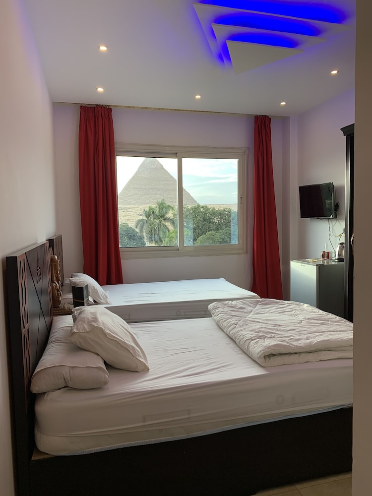 Sahara Pyramids Inn 17