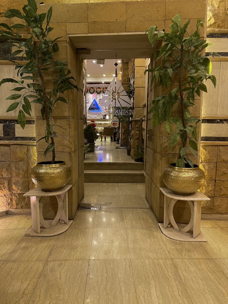 Sahara Pyramids Inn 4