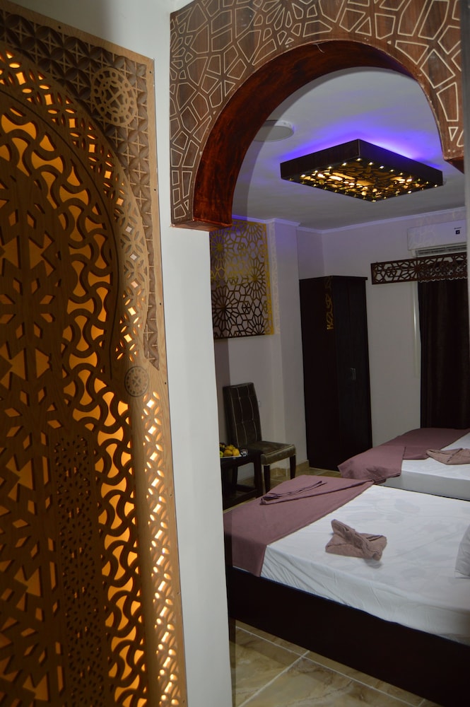 Comfort Pyramids Inn 12