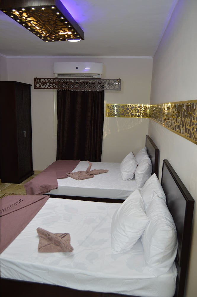 Comfort Pyramids Inn 10