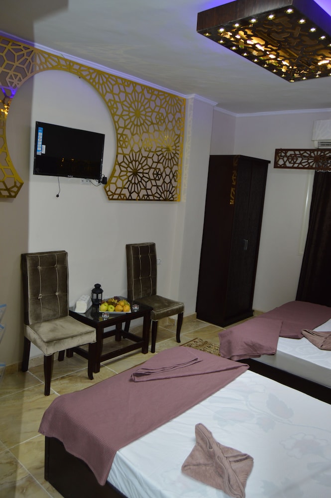 Comfort Pyramids Inn 11