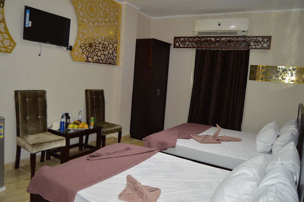 Comfort Pyramids Inn 14
