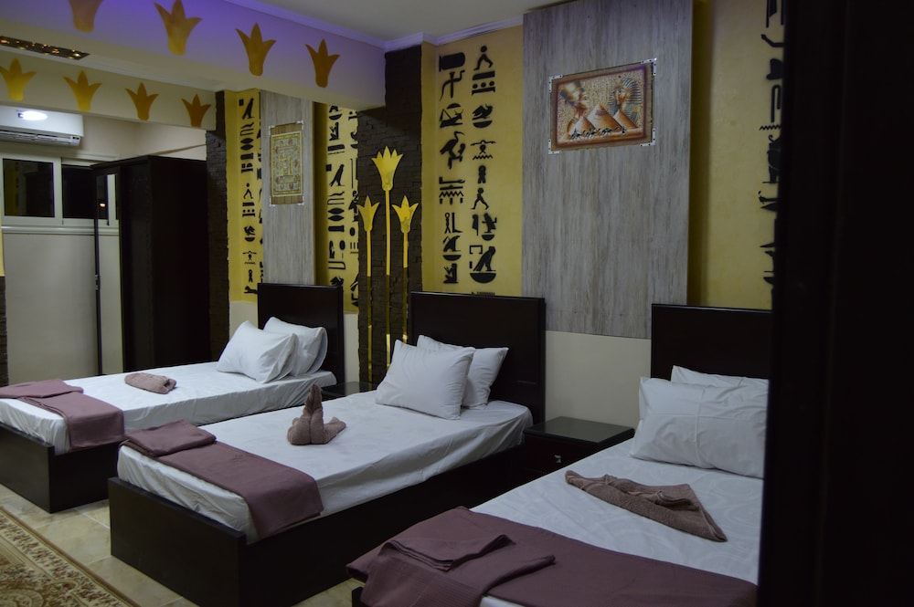 Comfort Pyramids Inn 24