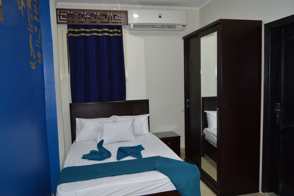 Comfort Pyramids Inn 6
