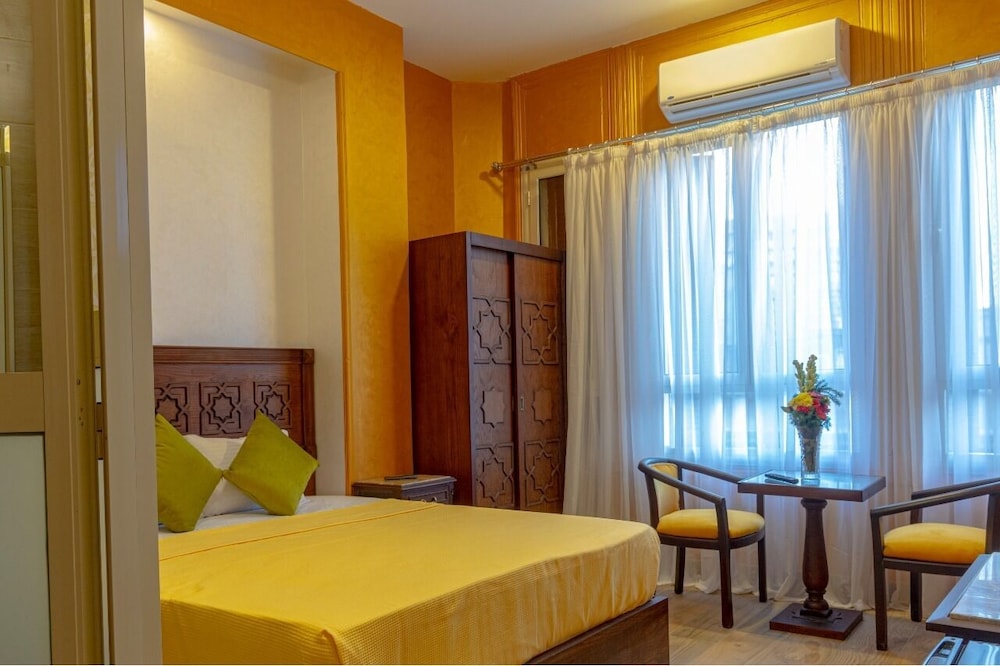 The Location Hotel 8