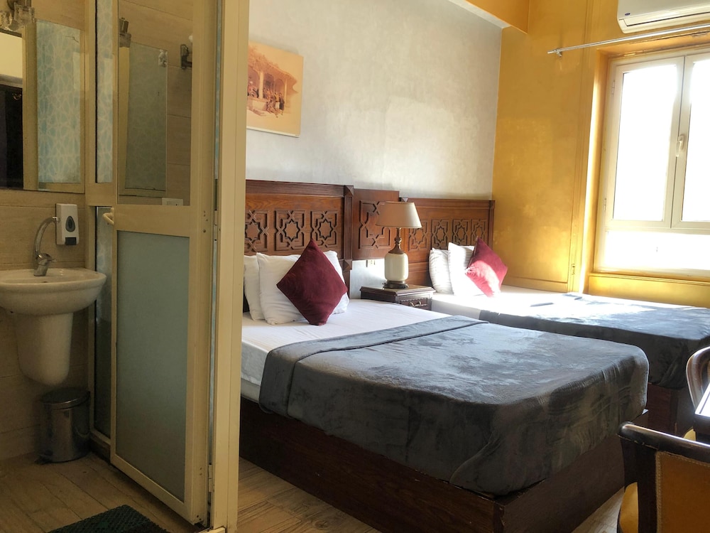 The Location Hotel 22