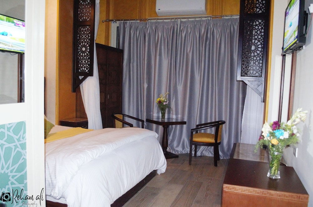 The Location Hotel 9