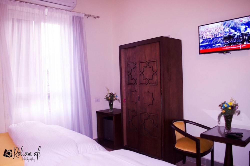 The Location Hotel 13